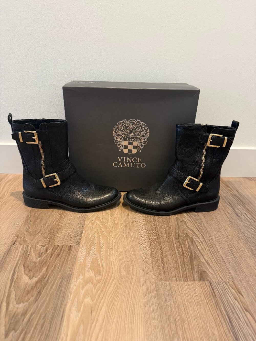 Vince Camuto short black boot - Size 8M